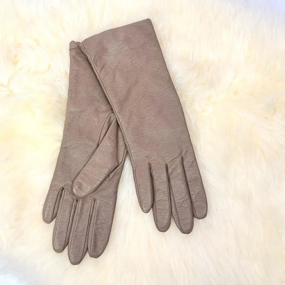 NWOT Fownes Taupe Gloves Perforated Leather Acrylic Lining size 6,5 Vintage